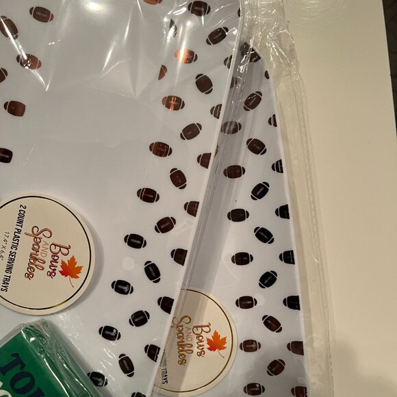 Football Plastic Serving Trays (4) and Football Napkins (new)/ps/x)) - Picture 10 of 15